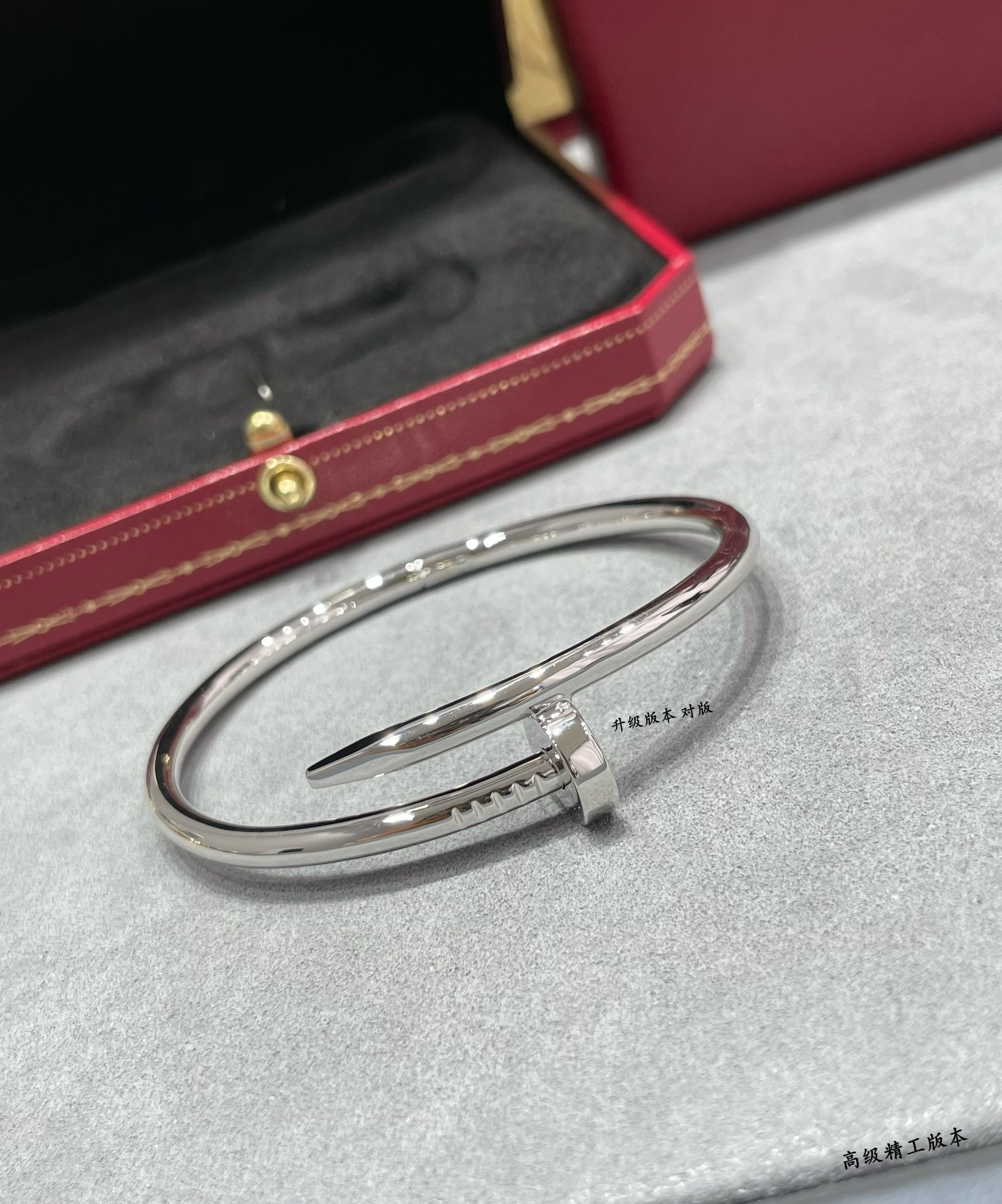 Ca*t*er thick polished nail bracelet