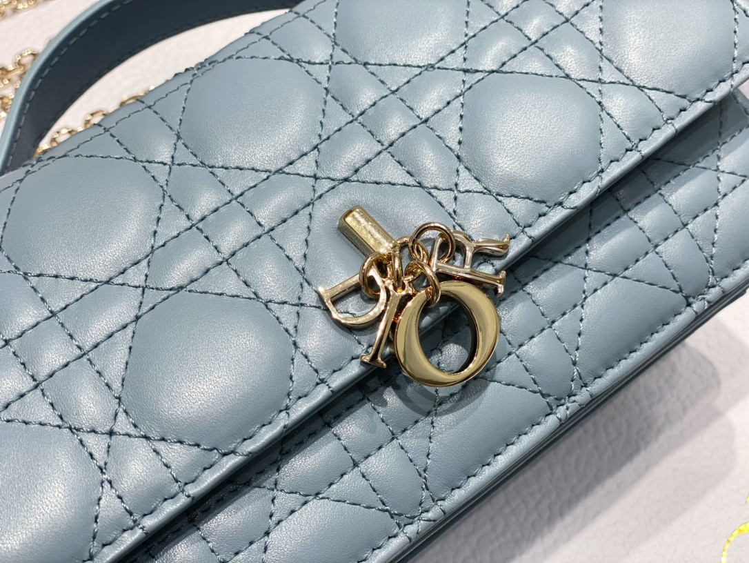 miss D*or mini bag cloud blue cannage lambskin s0980onmj_m81b 21 x 11.5 x 4.5 cm