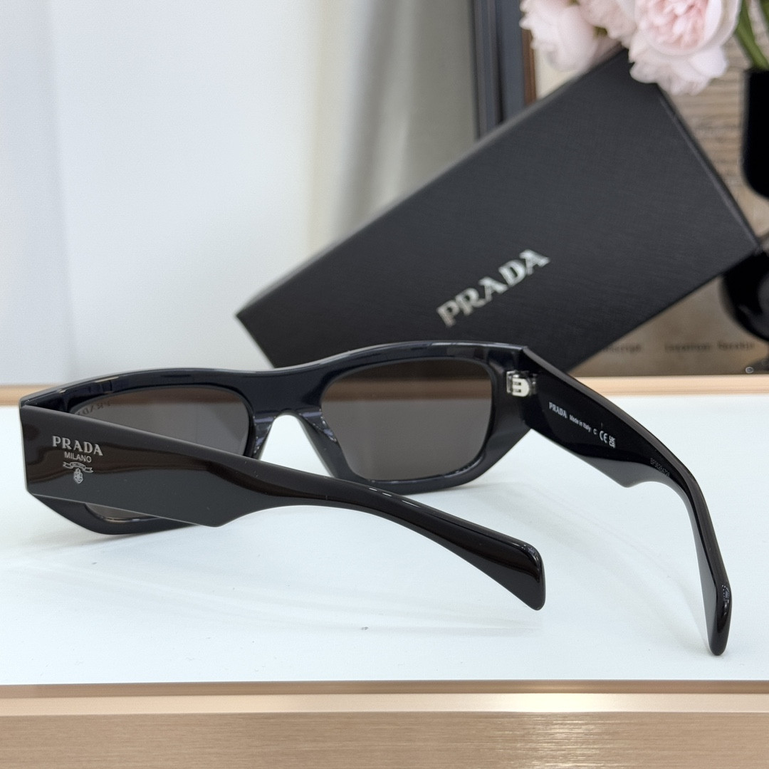 Pra*a glasses