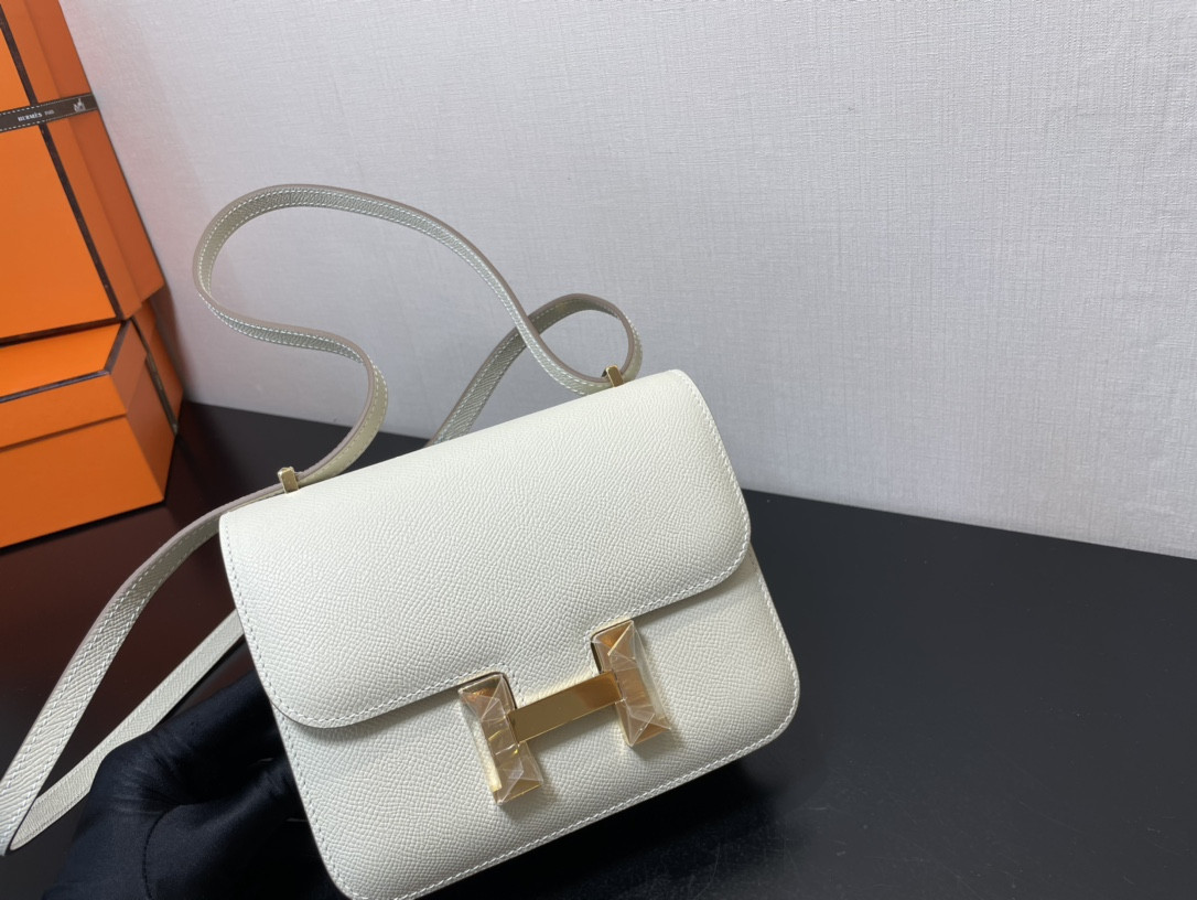 Hermès Constance 19 Epsom Gold Hardware 7.25" x 6.25" x 2.25"