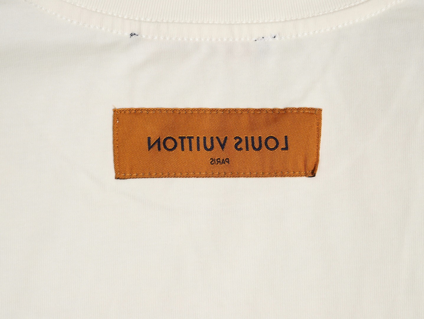 l0*is V*t0n long-sleeved t-shirt