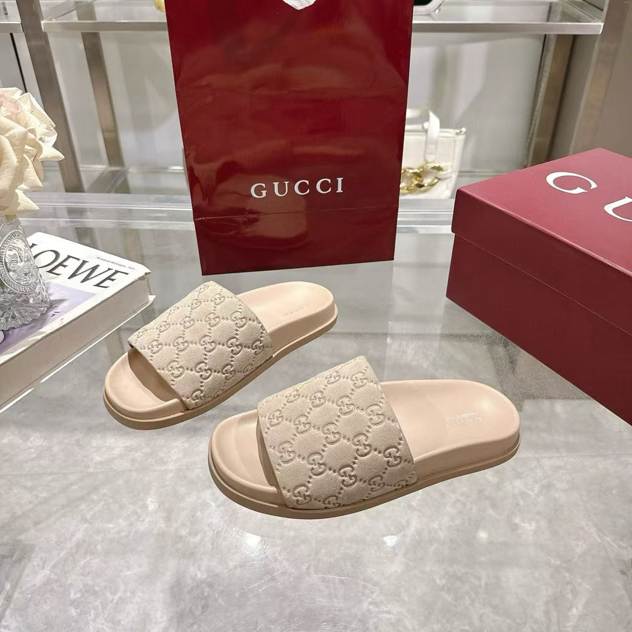 ua G*u*i sandals