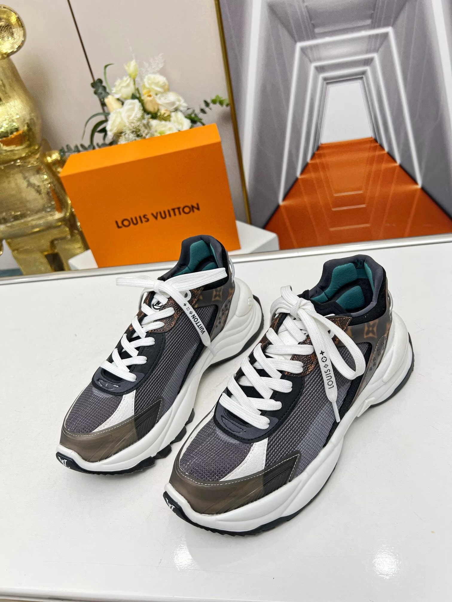 UA LV  Run 55 Sneaker