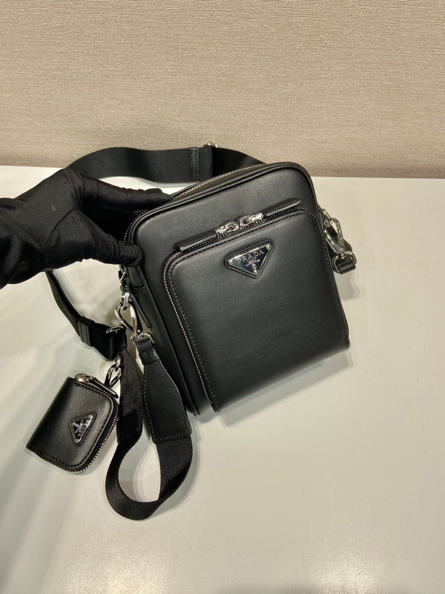 Pra*a leather bag 16x18.5x5cm
