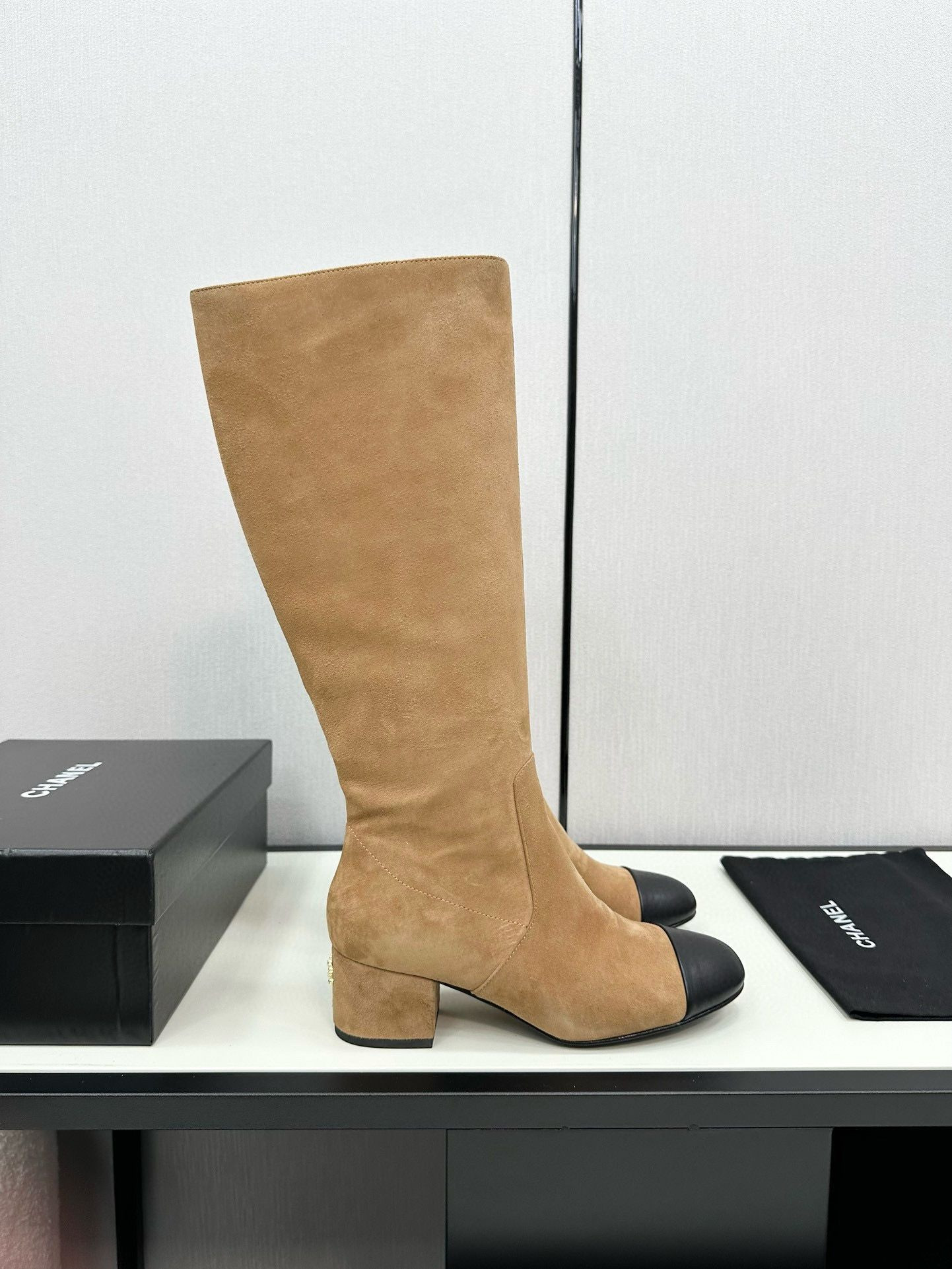 ua Ch*el boots