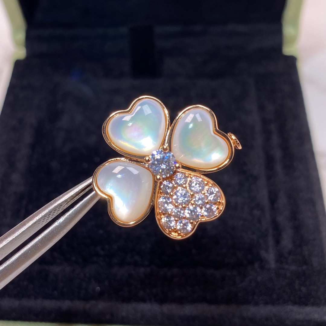 V*N CL*F & arpels four-leaf clover necklace