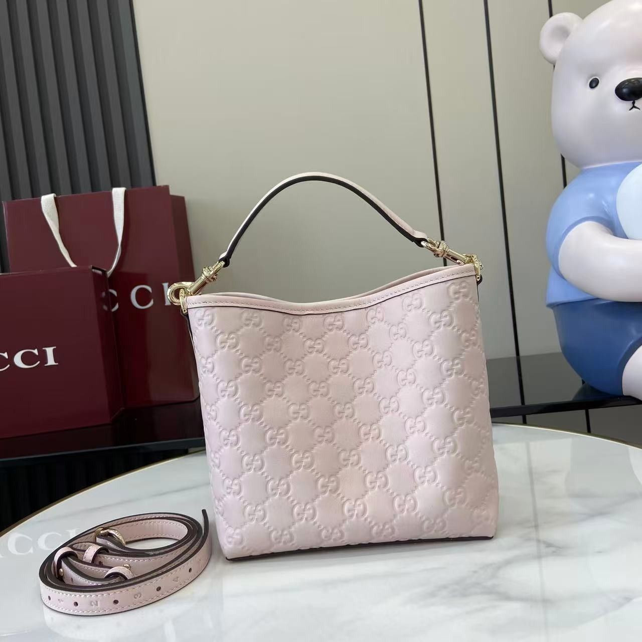 G*u*i gg emblem small bucket bag 19x18x11cm