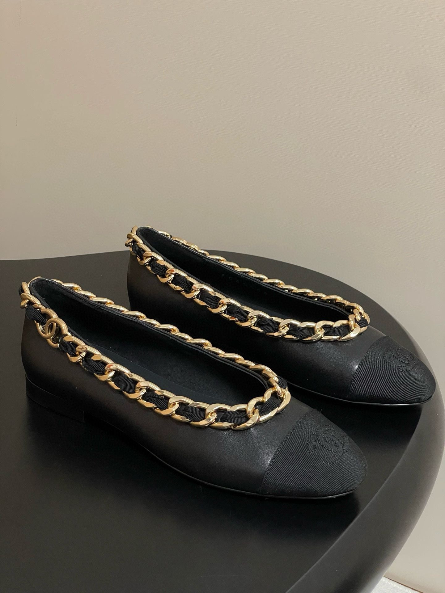 ua Ch*el ballet flats