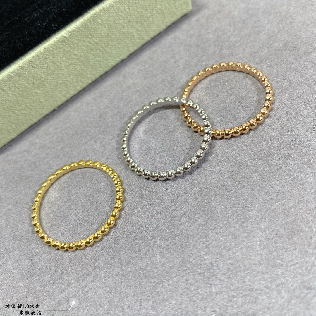 V*N CL*F & arpels rice bead ring