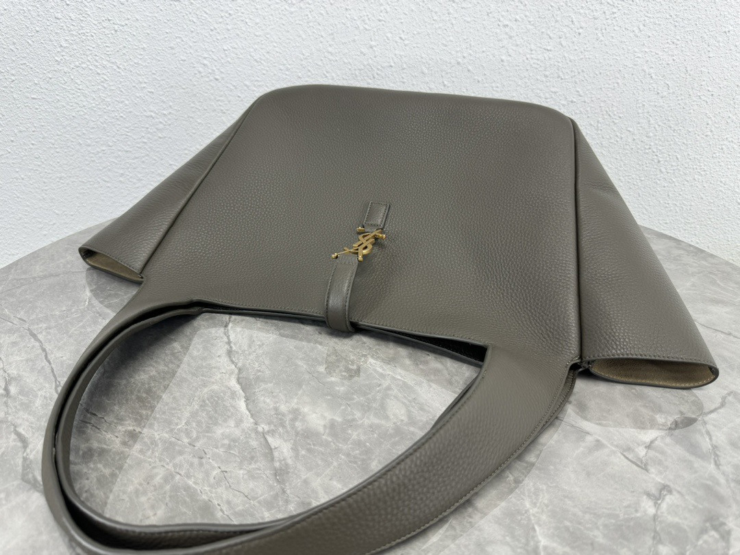 Y*L le 5 À 7 bea in grained leather 50×28×18cm