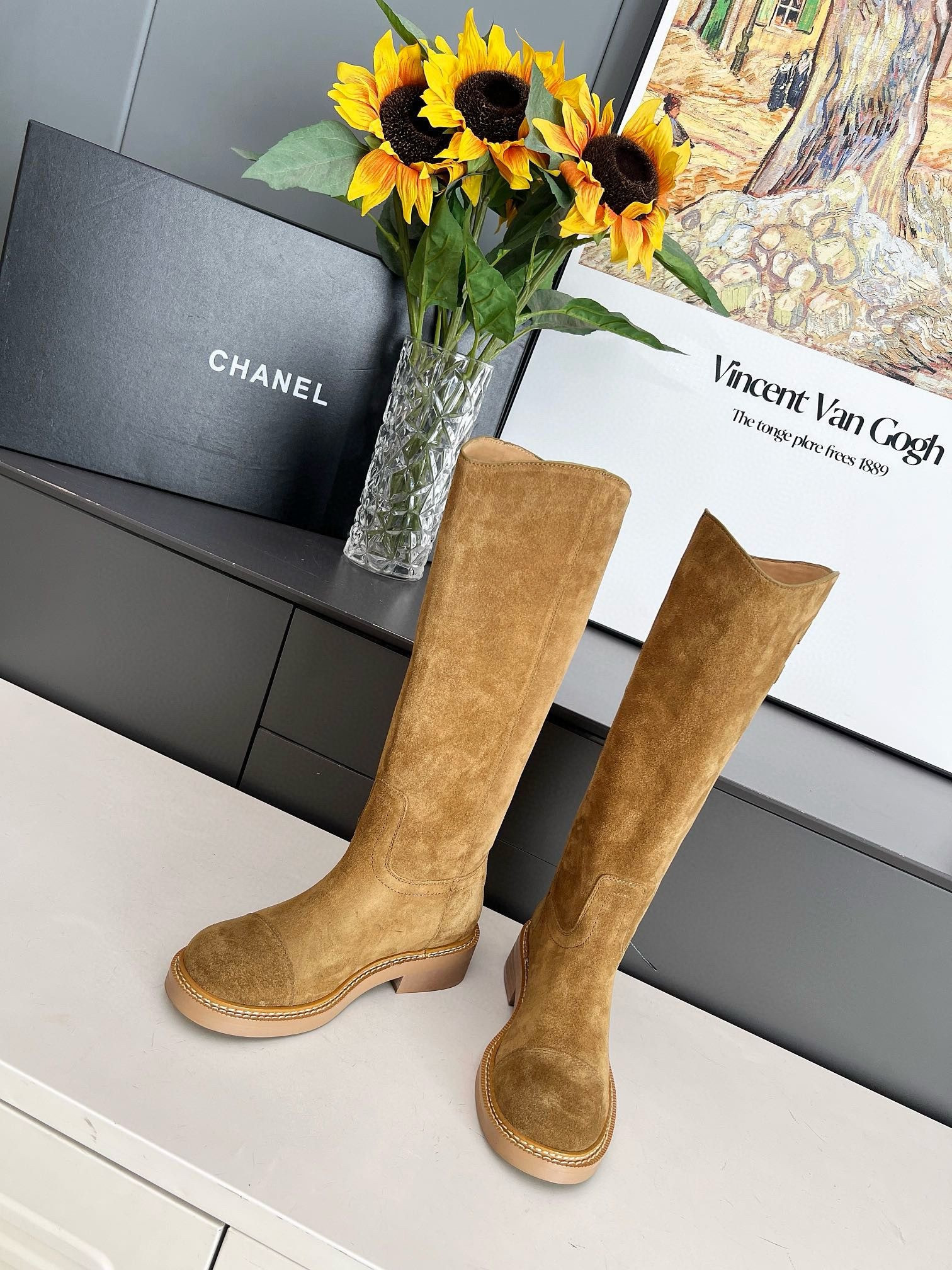 ua Ch*el boots