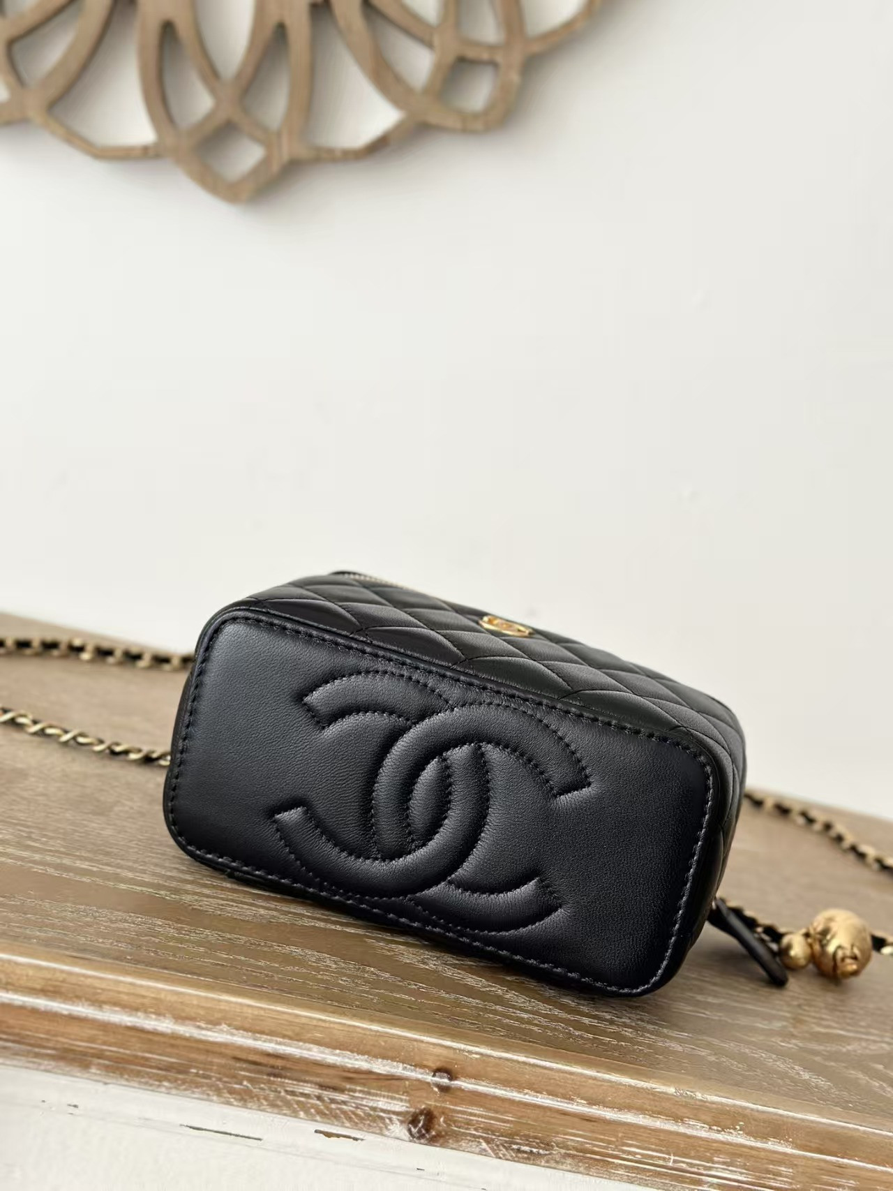 Ch*el vanity with chain 9.5x17x8cm
