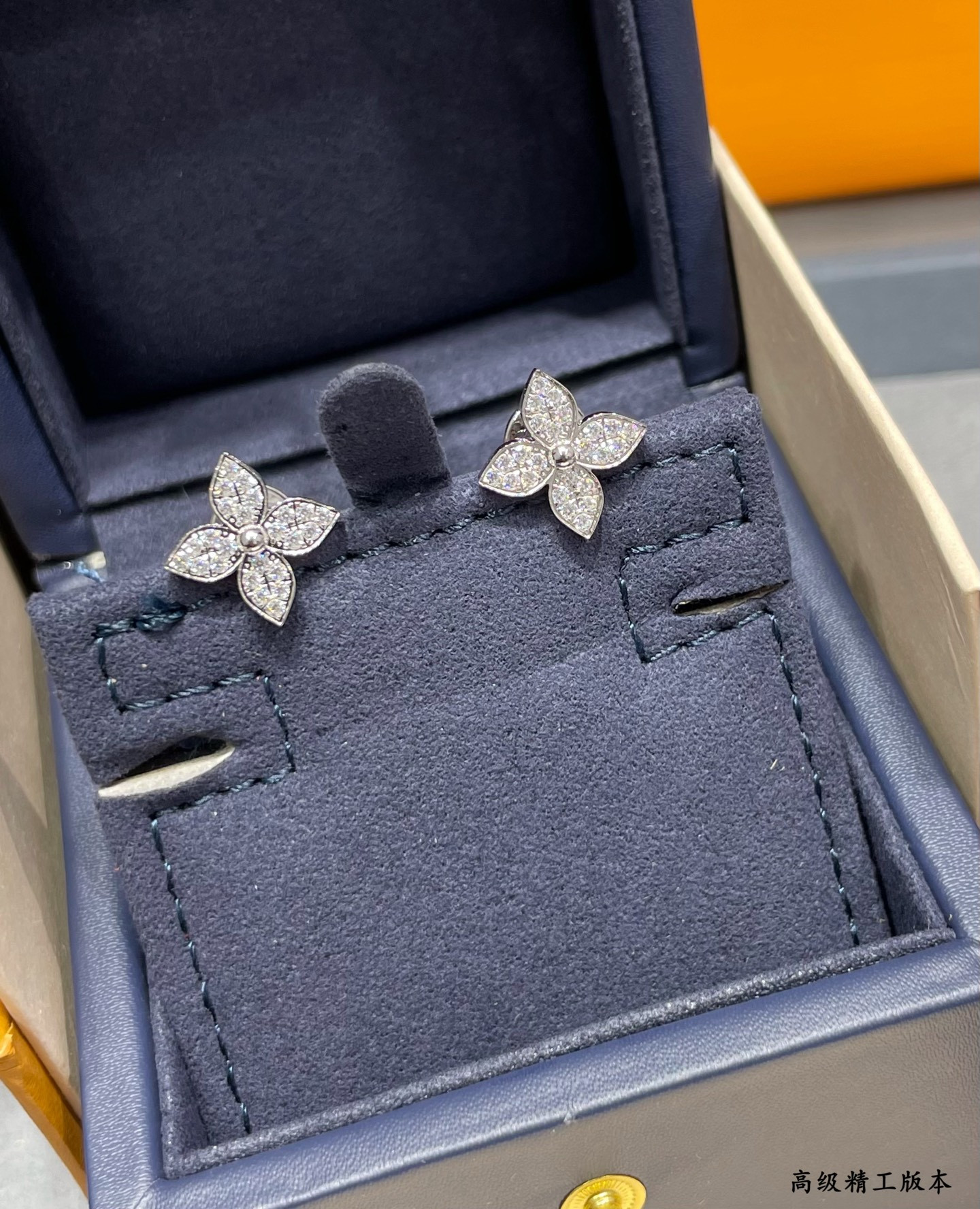 l0*is v*t0n single flower full Di*m*nd earrings