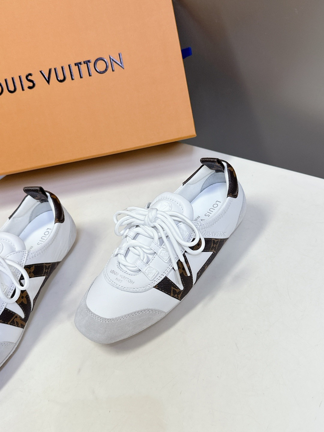 UA LV Sneaker