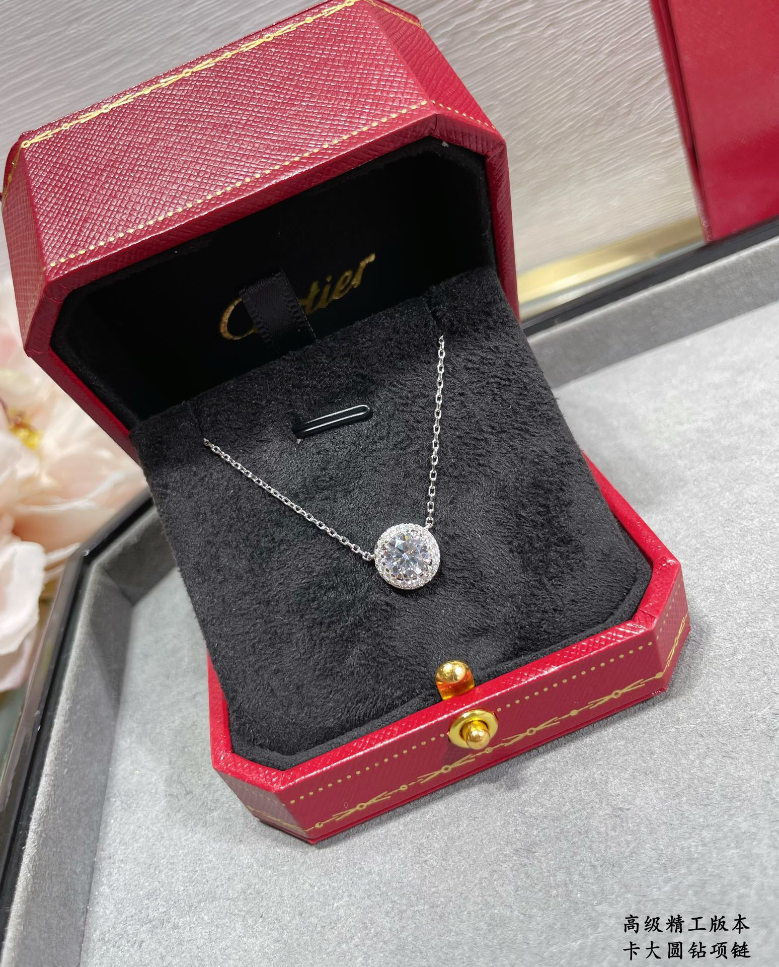 ca*t*er large round Di*m*nd necklace