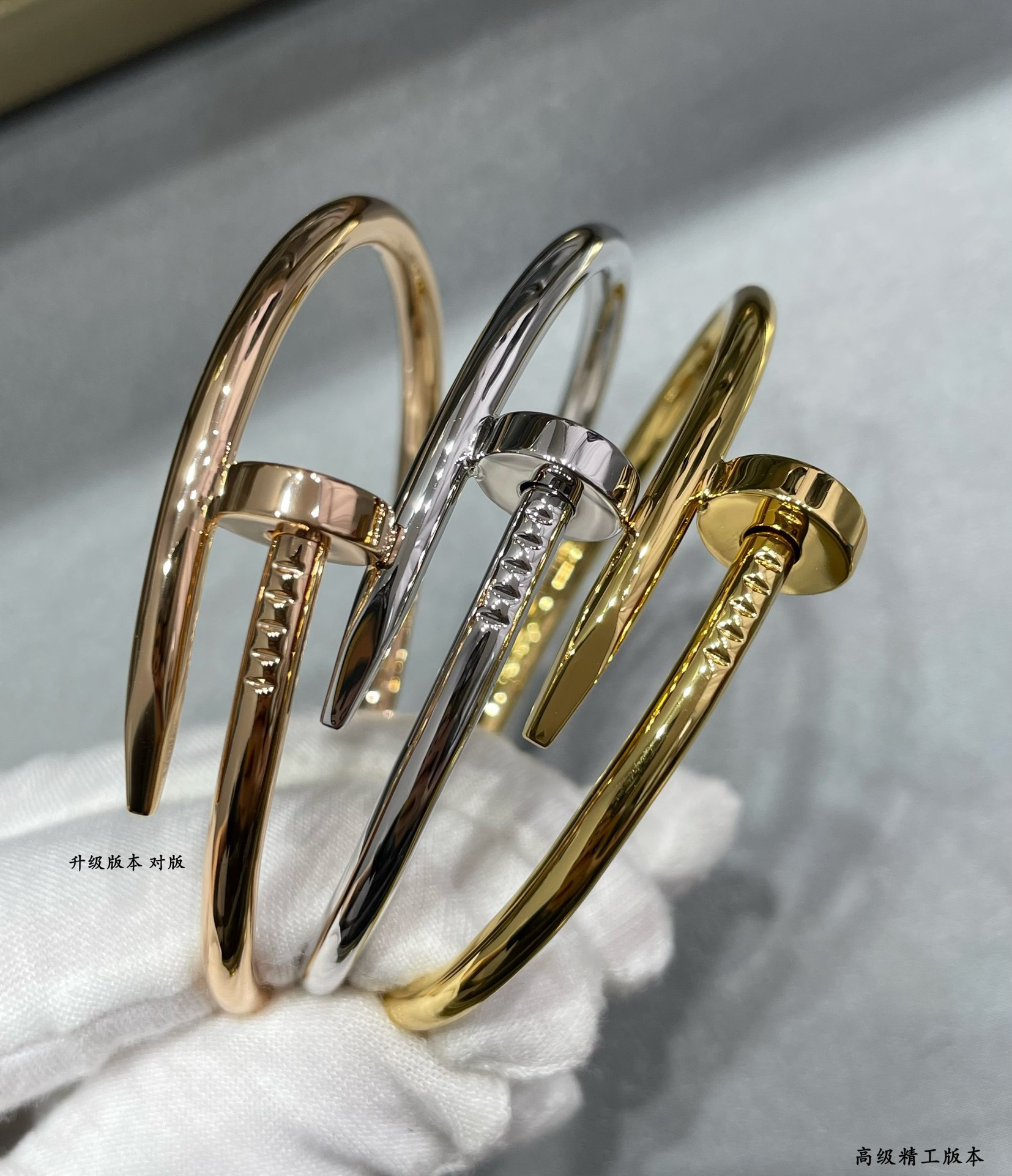 Ca*t*er thick polished nail bracelet