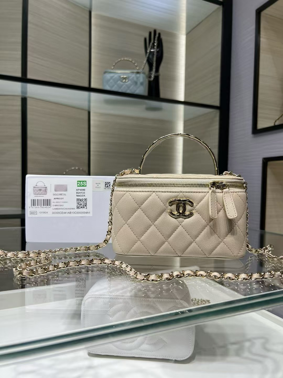 Ch*el clutch with chain ap4590 17x9.5x8cm
