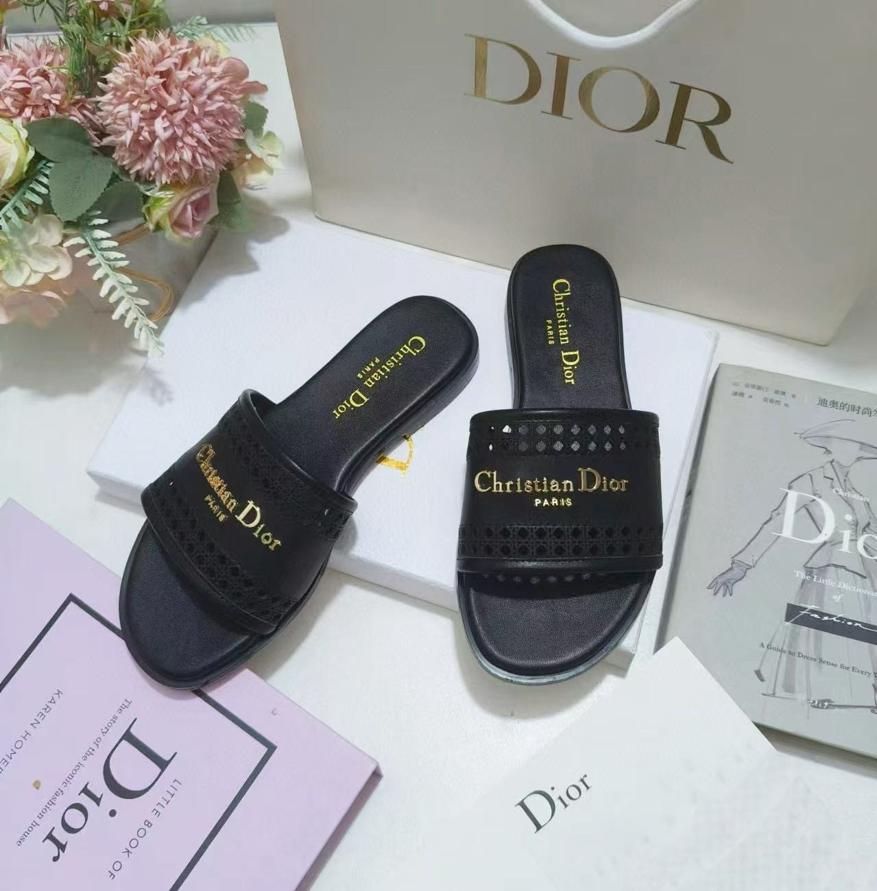 ua D*or d-lane slide black calfskin with openwork microcannage motif