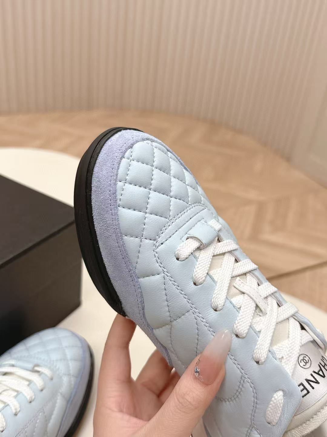 ua Ch*el sneaker
