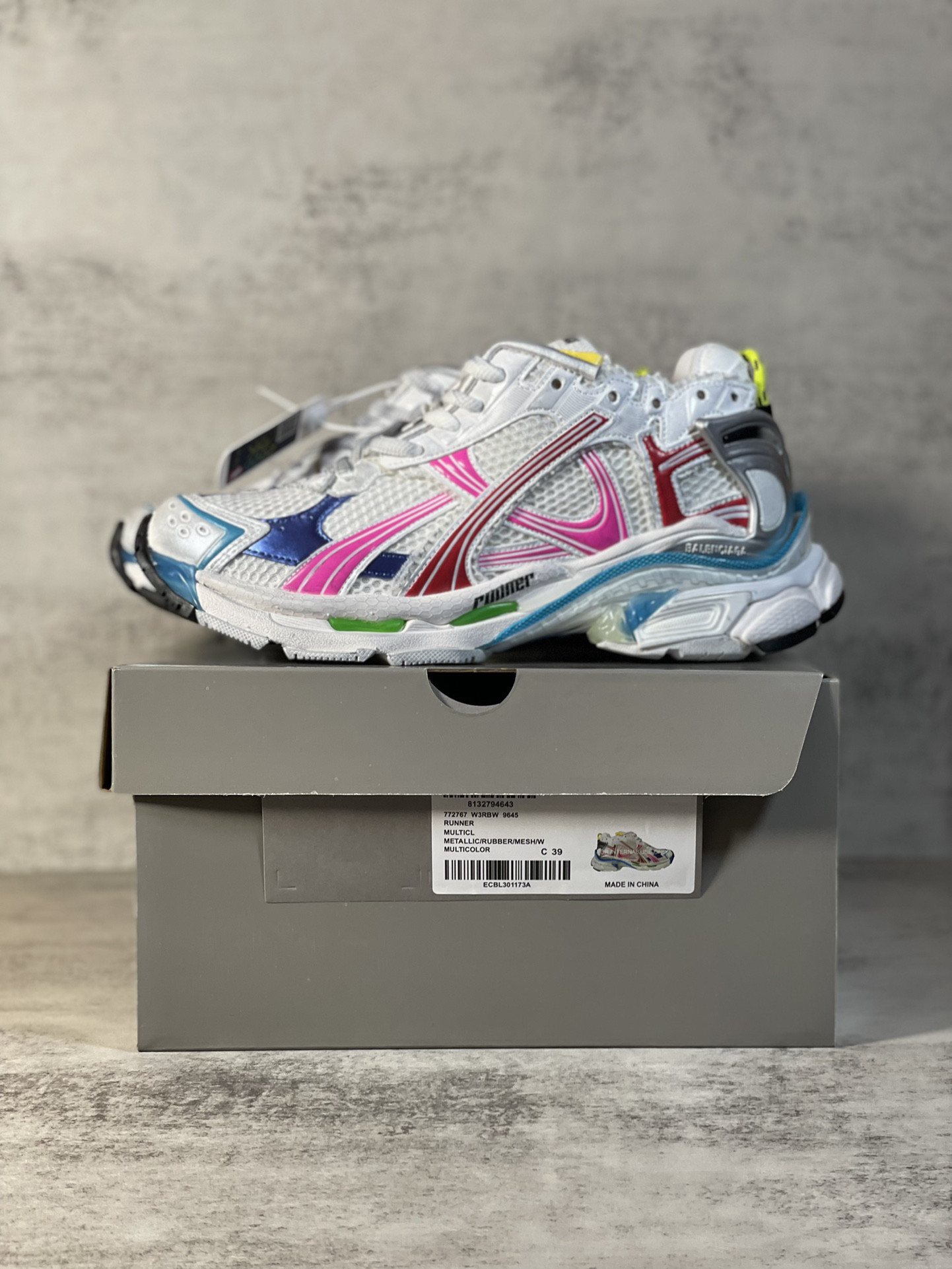 ua Ba*len*cia*ga runner sneaker white multicolor