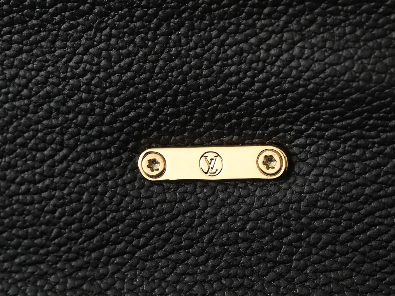 LV Nano Madeleine M12144 12.5x6x21cm