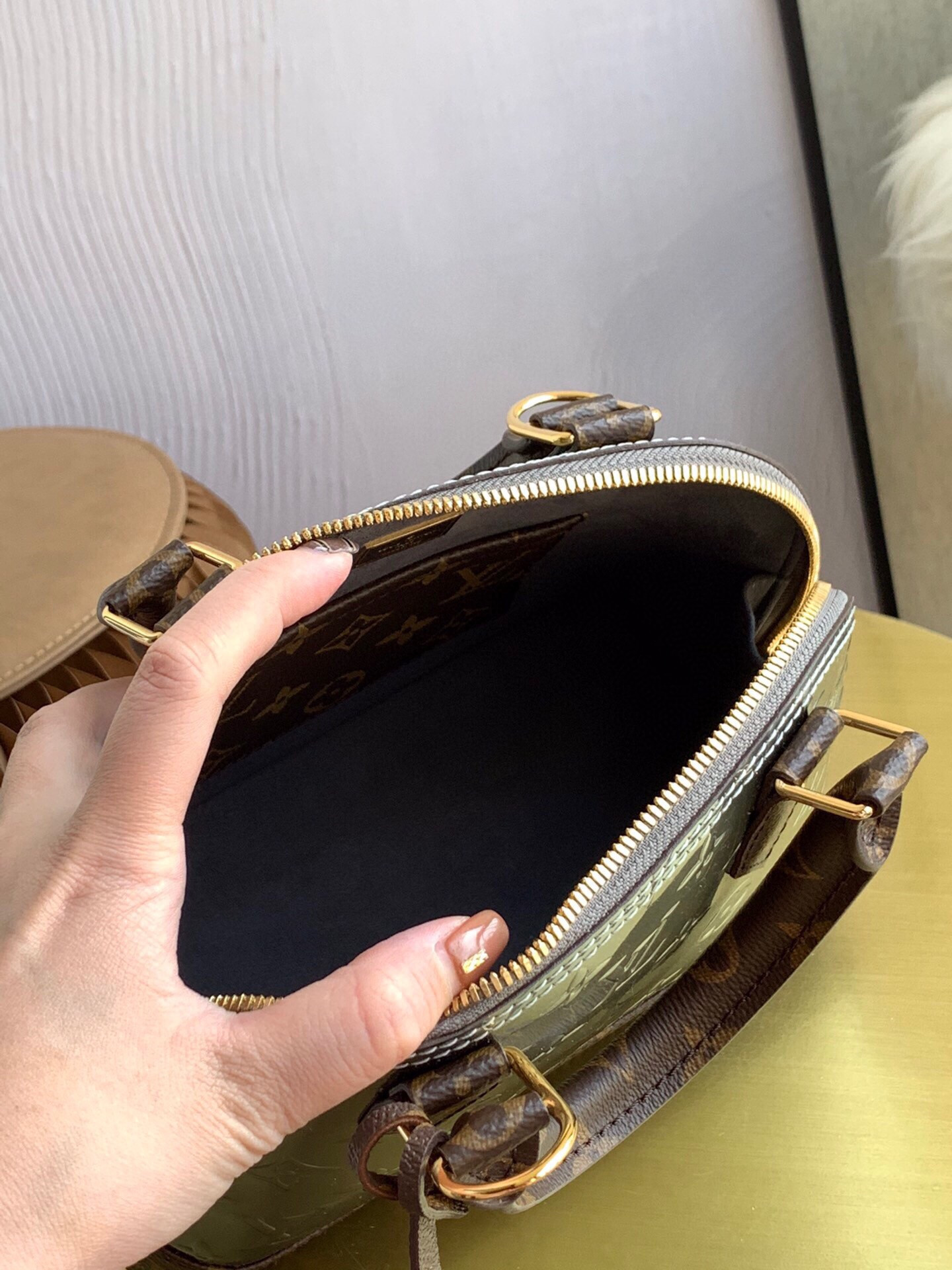 LV ALMA BB M90584