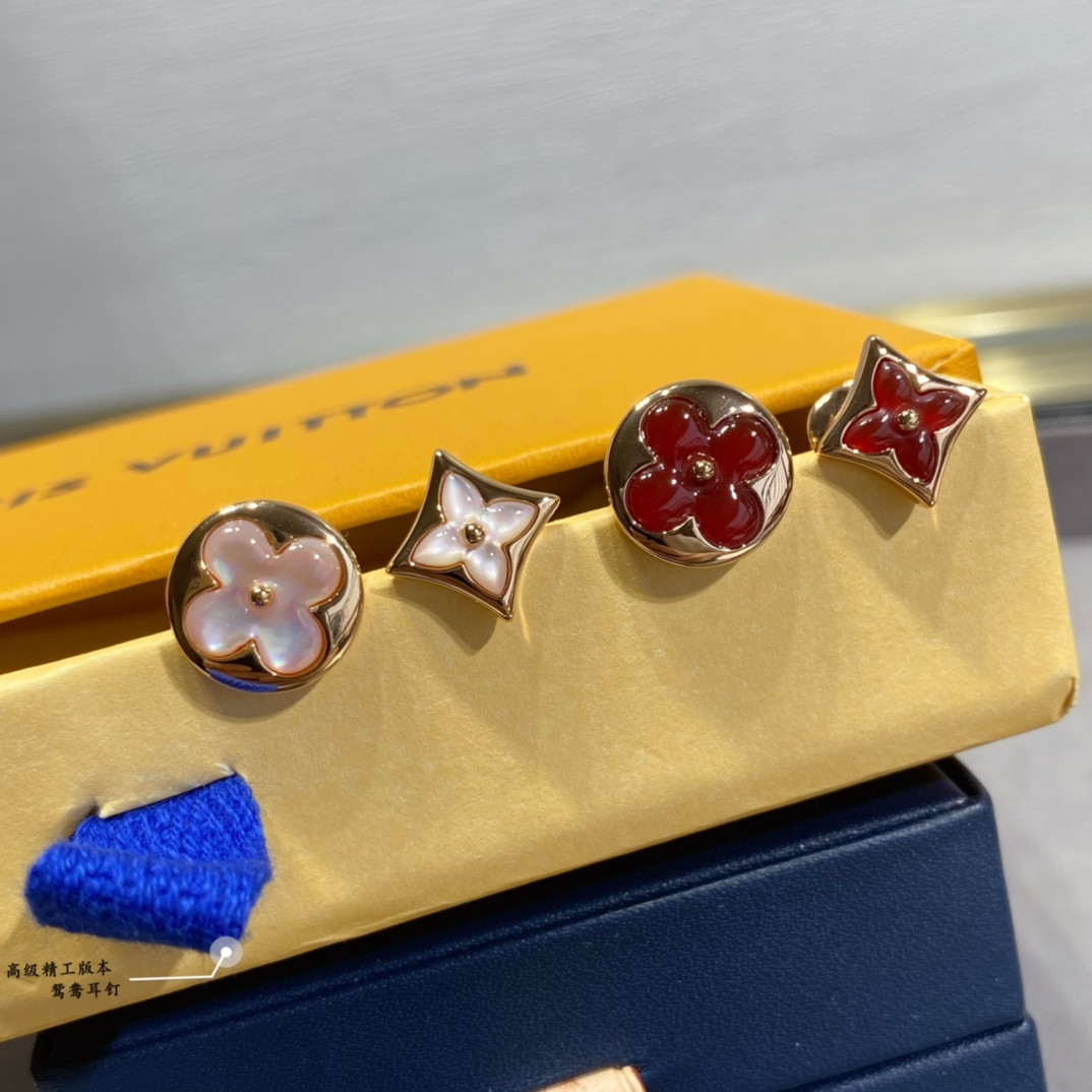 l0*is V*t0n earrings