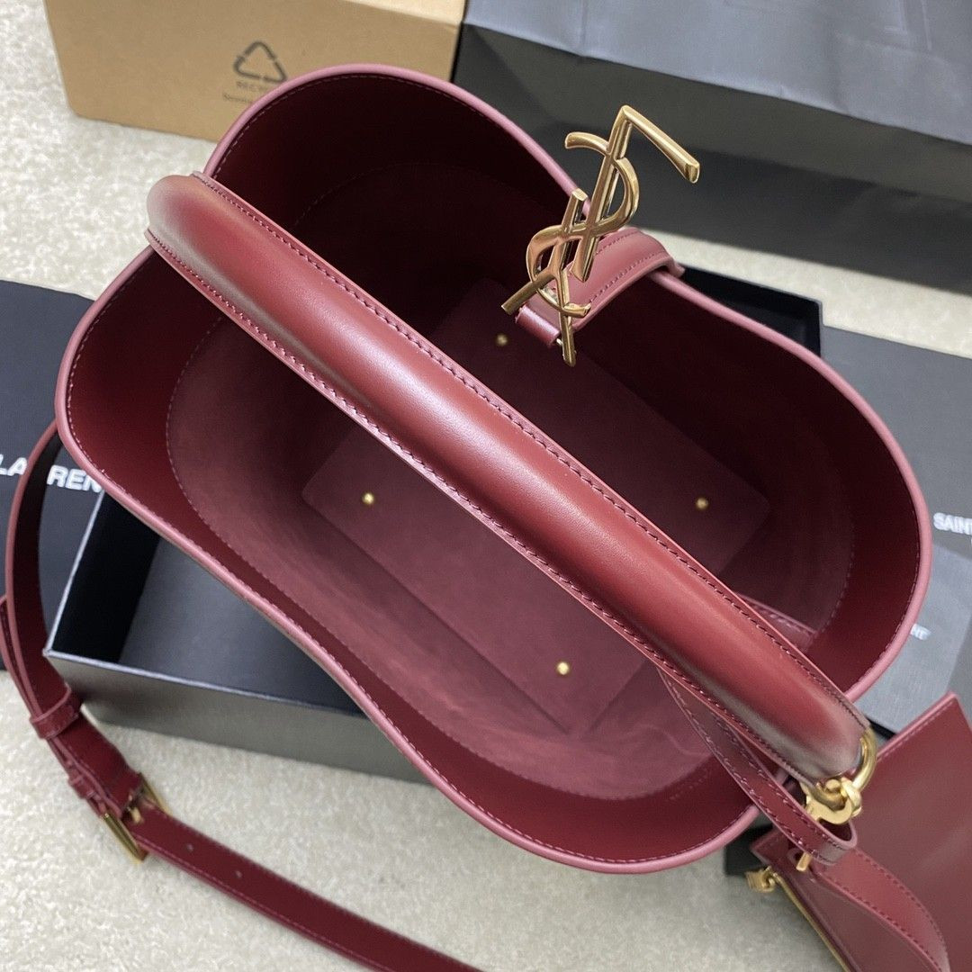 Y*L le 37 in shiny leather 26x20x12cm