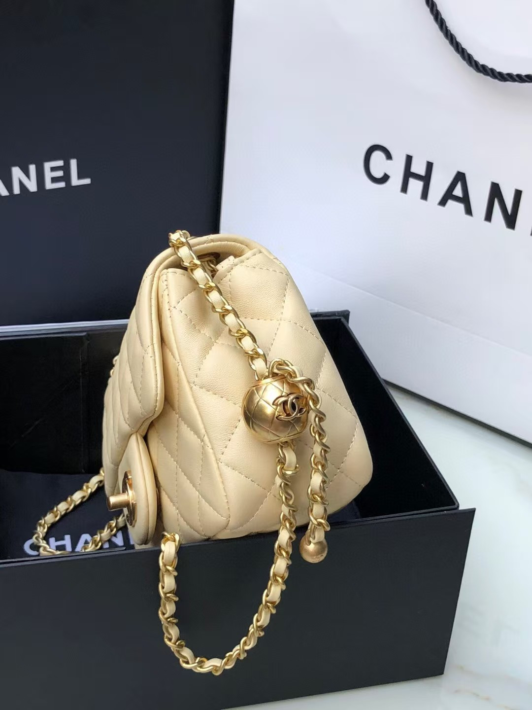Ch*el mini flap 13.5 × 17 × 8 cm