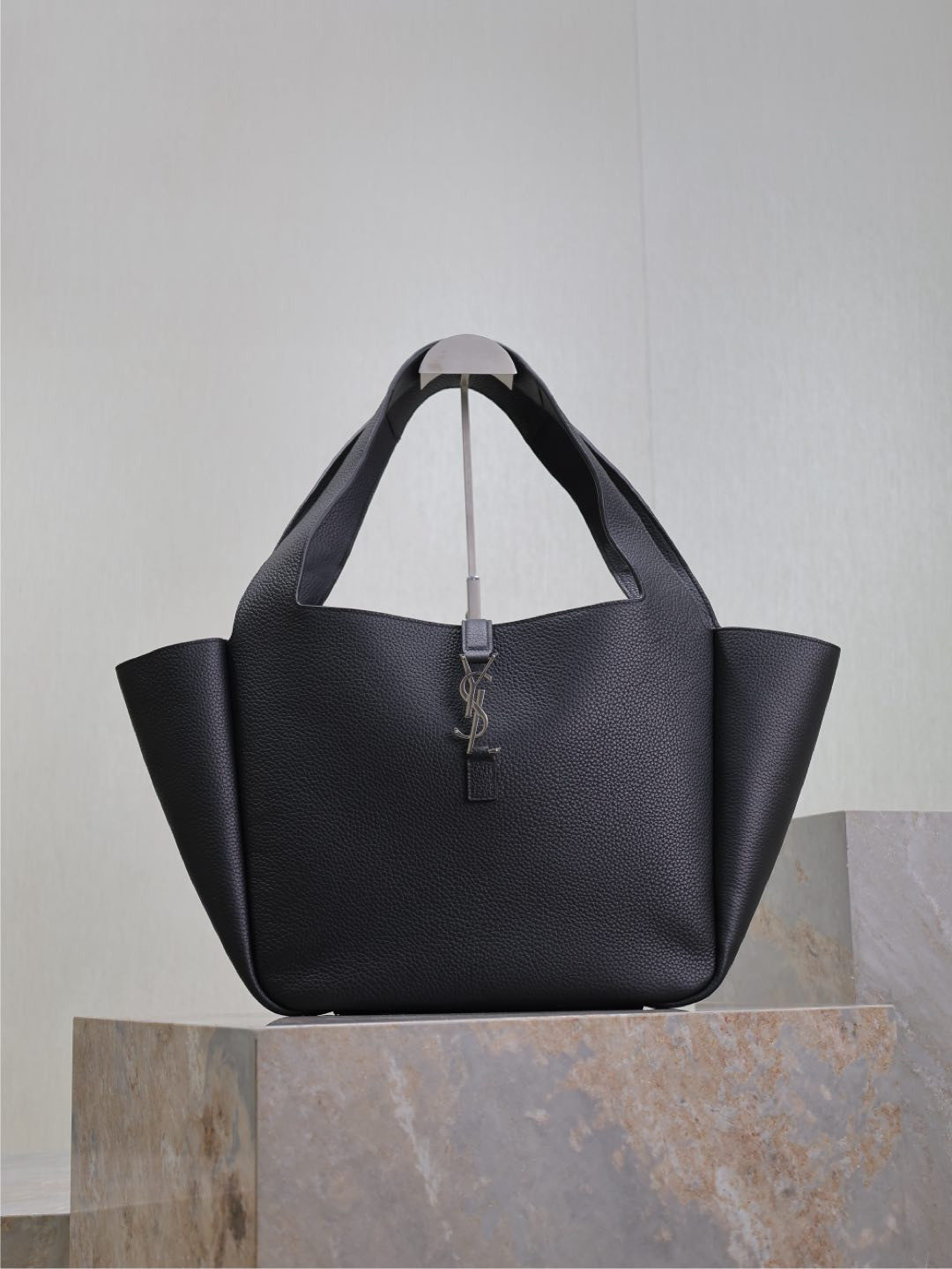 Y*L le 5 À 7 bea in grained leather 50×28×18cm