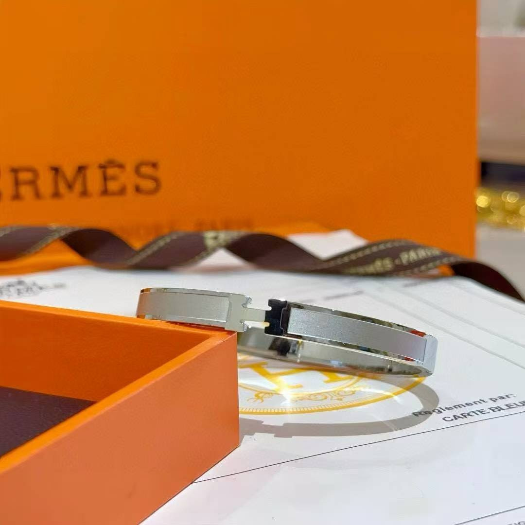 H**mes bracelet