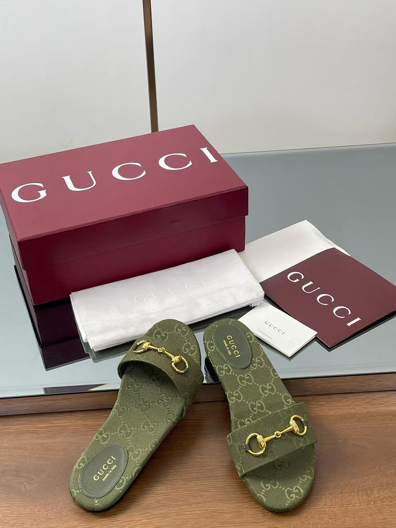 ua G*u*i slide sandal with horsebit