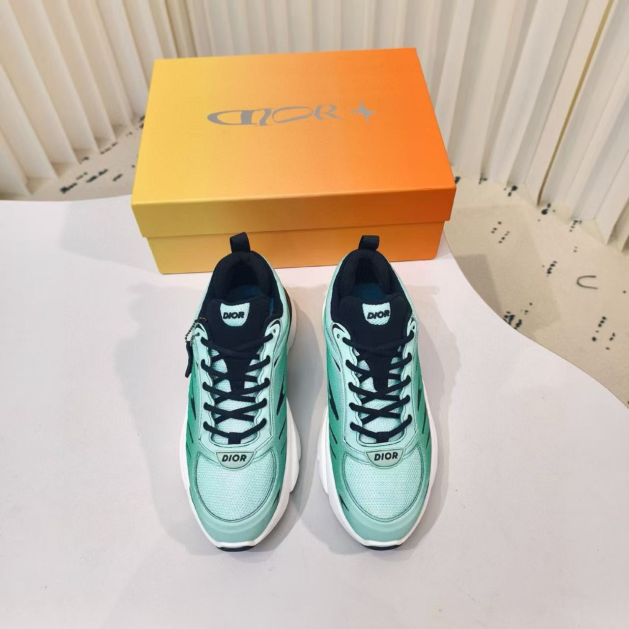 ua D*or sneaker