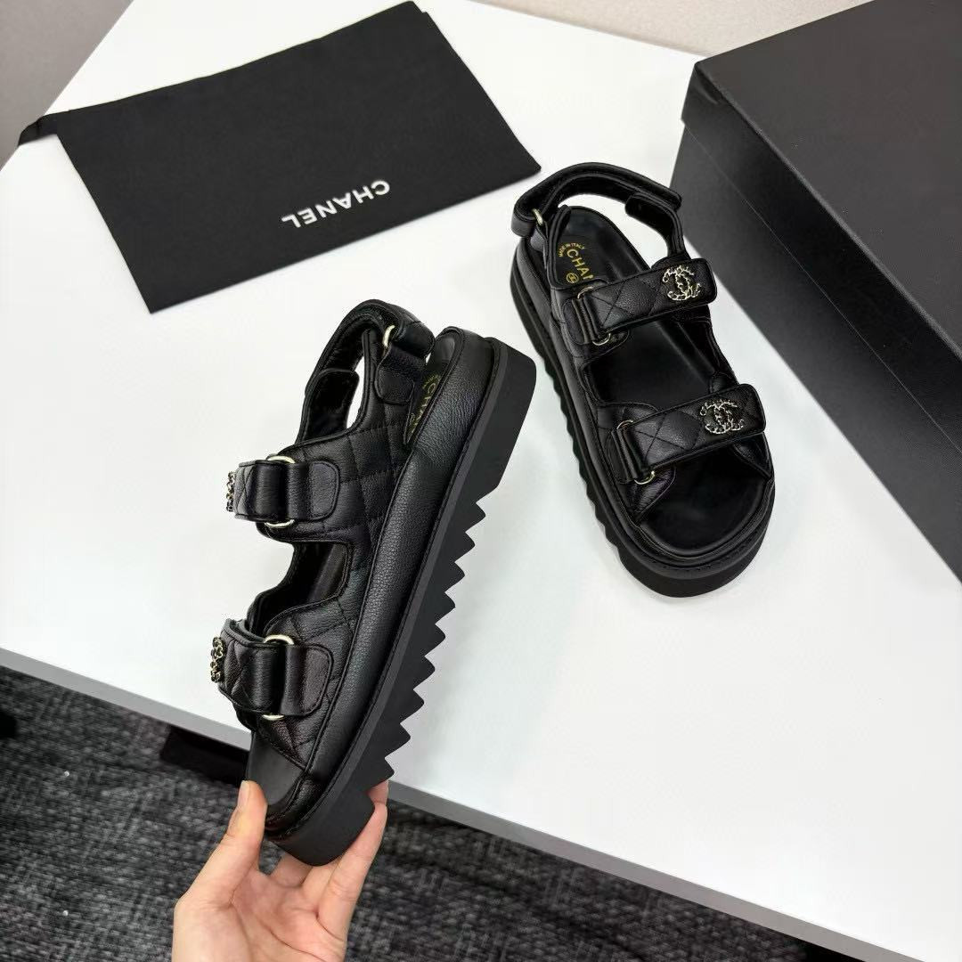 ua Ch*el sandals