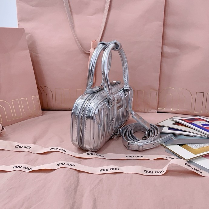 Miu Miu Arcadie matelassé nappa leather bag 22X10.5X7.5cm