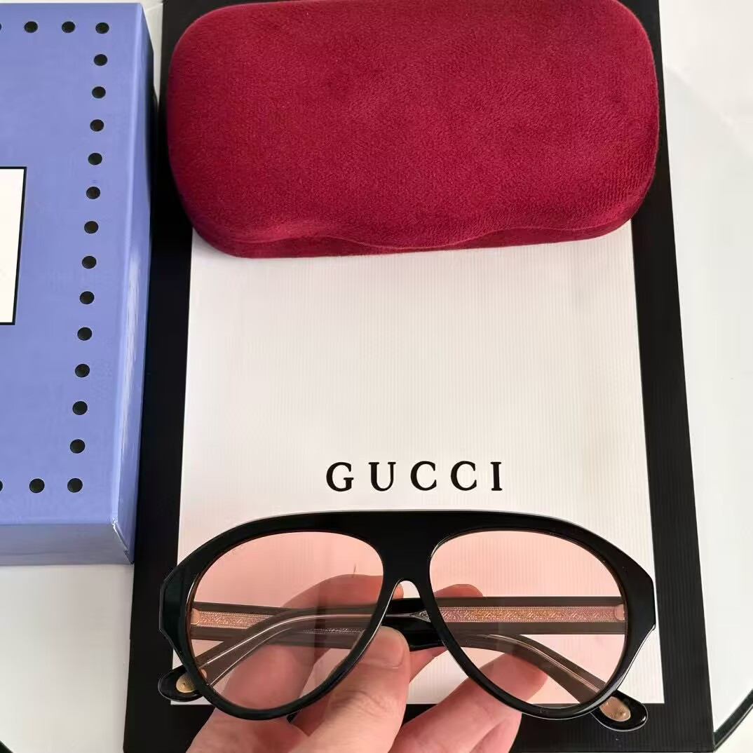 G*u*i glasses