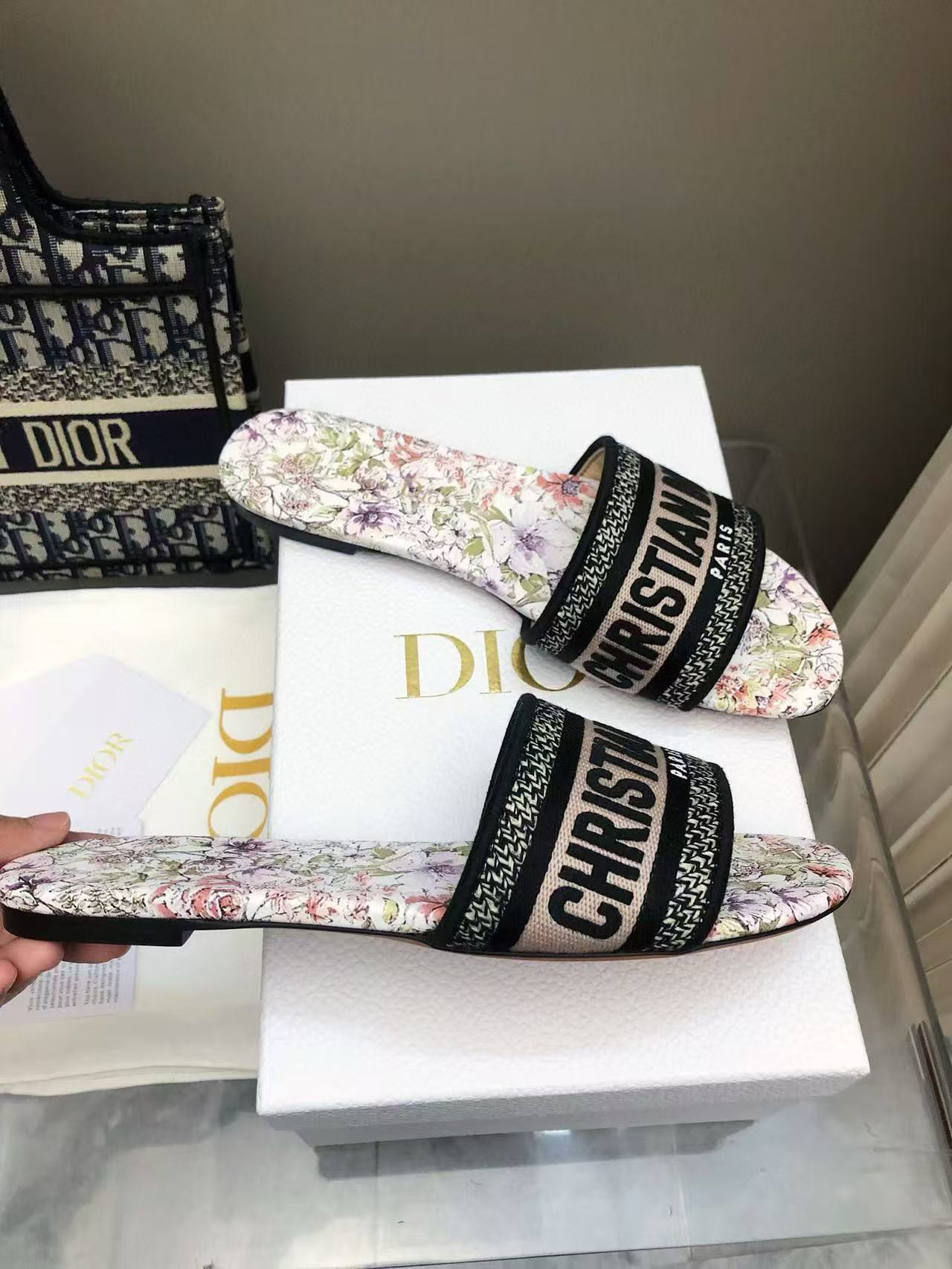 ua D*or dway slide