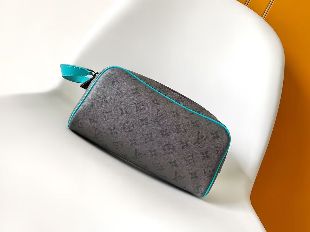 LV Dopp Kit Toiletry Bag M11482   28 x 15 x 16.5cm