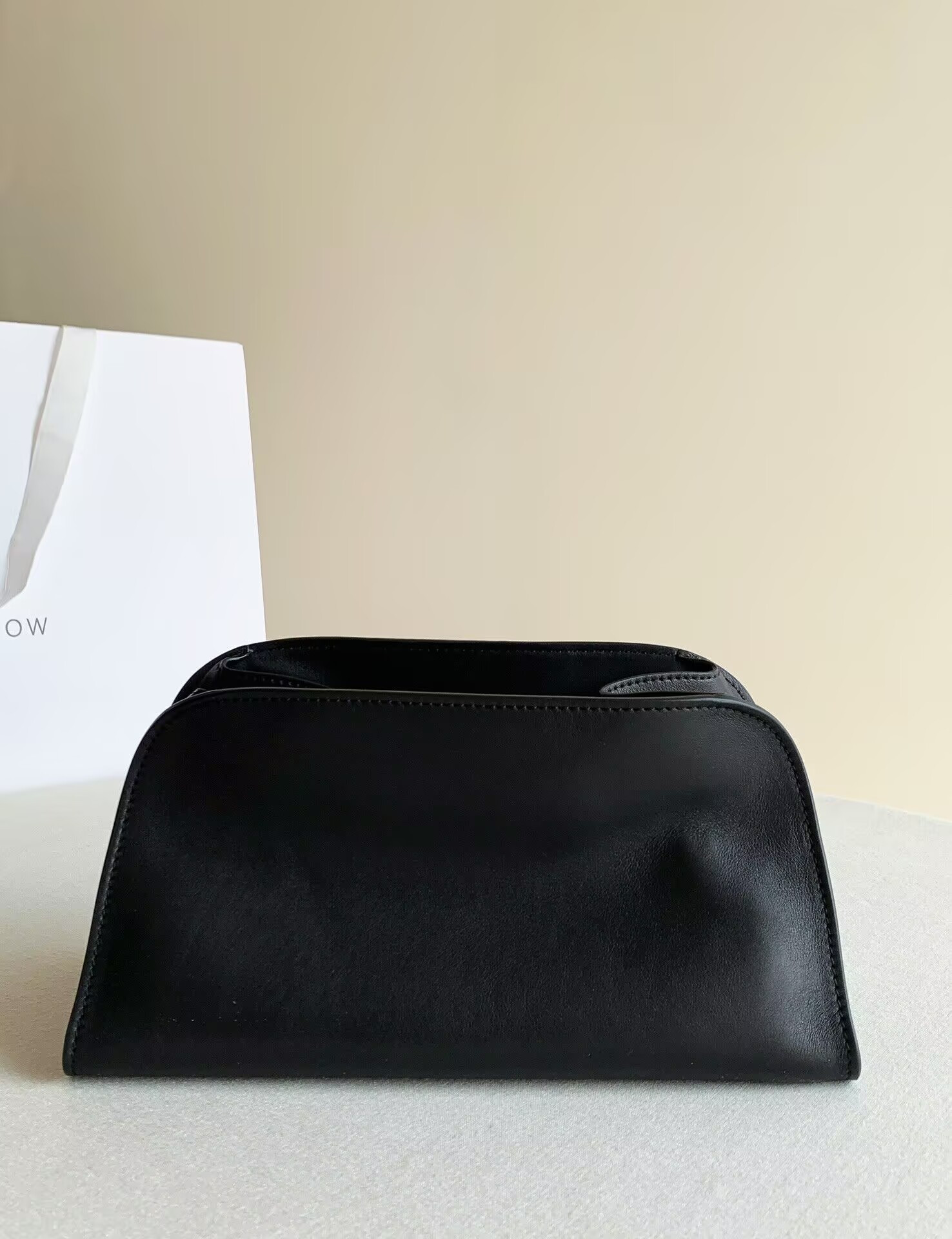 T*e R0w peggy clutch in leather 28x13x14cm