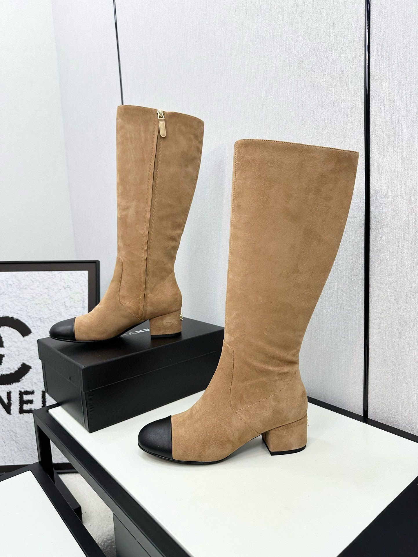 ua Ch*el boots