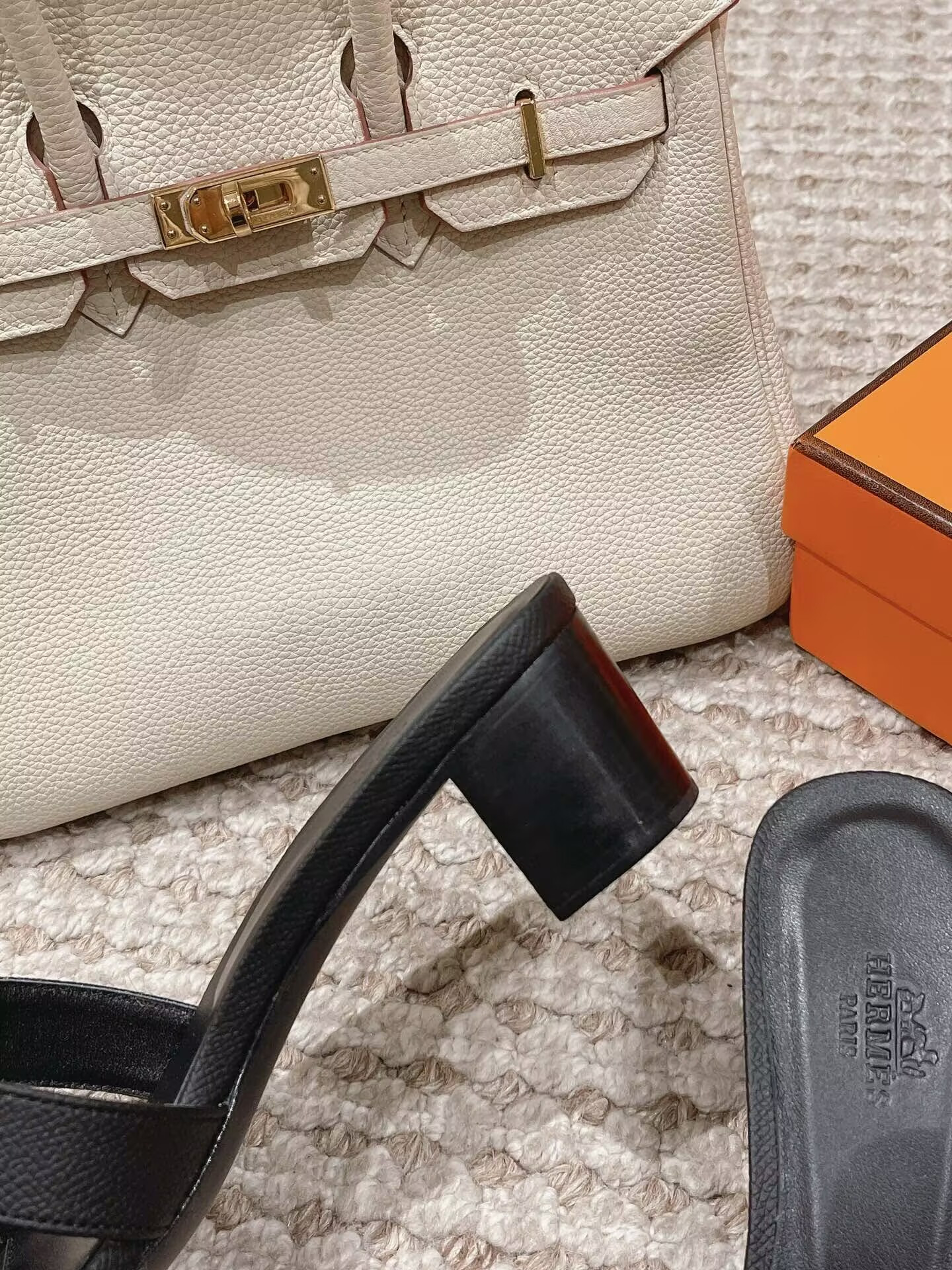 UA Hermès Oasis sandal