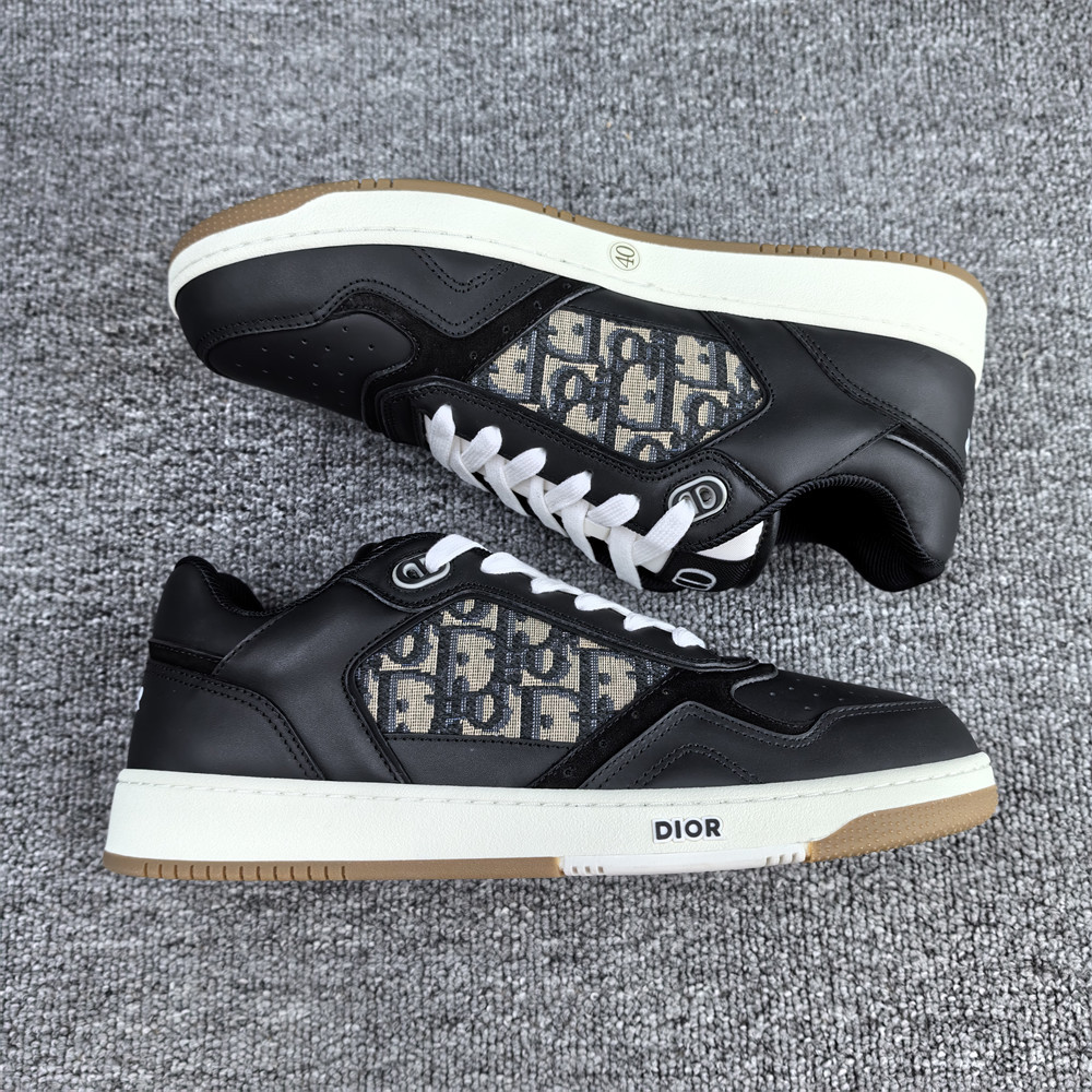 ua D*or sneaker