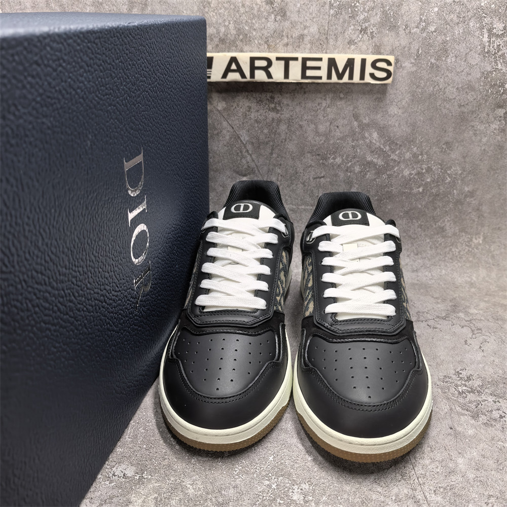 ua D*or sneaker