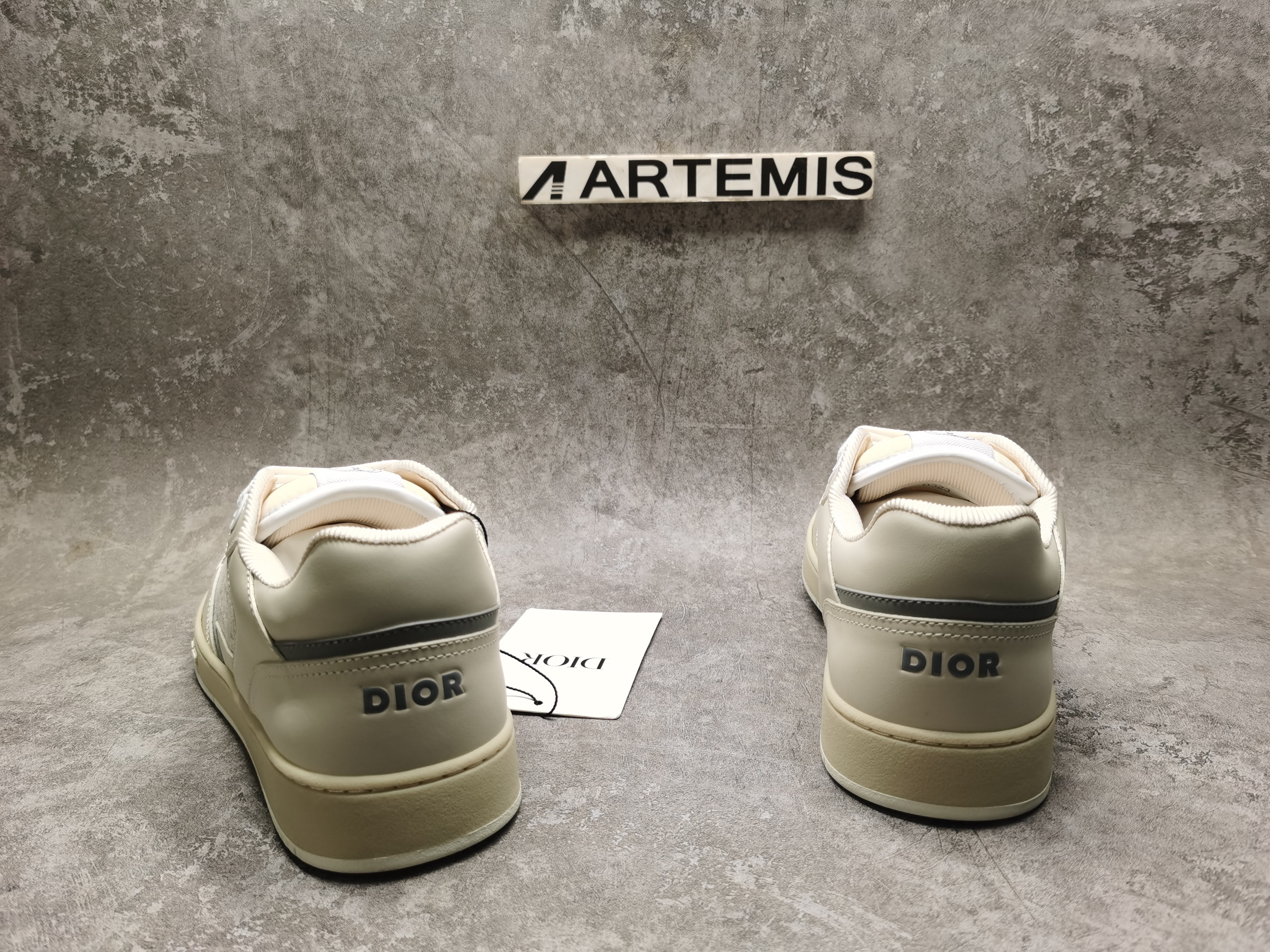 ua D*or sneaker