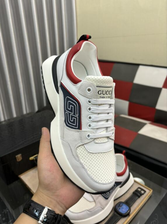 ua G*u*i run sneaker