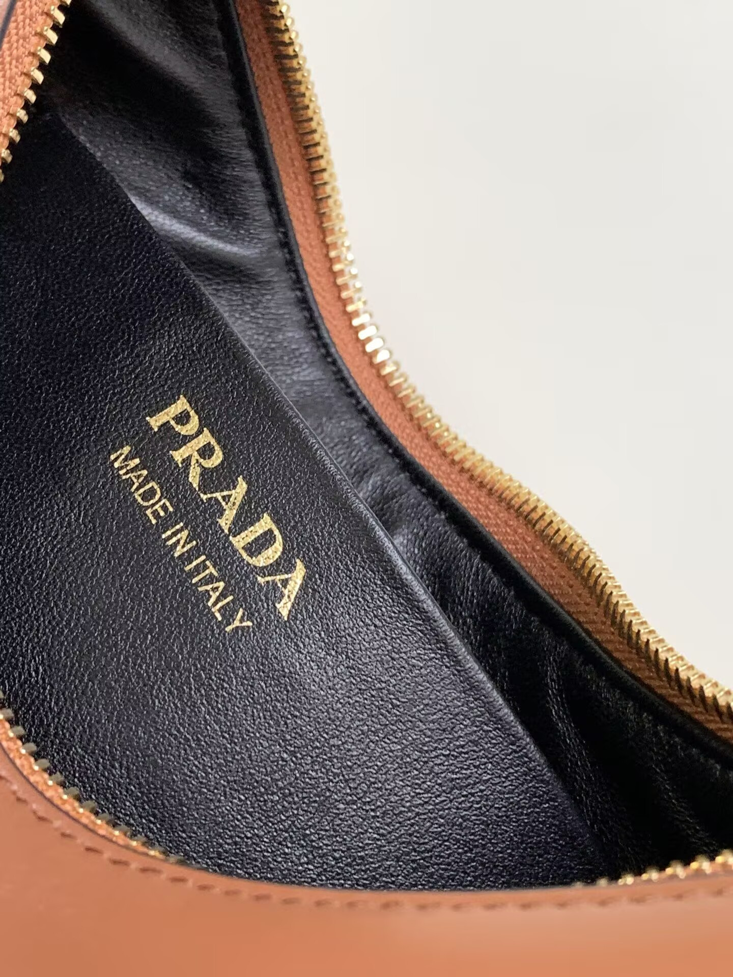 Pra*a arqué shoulder bag 22.5x18.5x6.5cm