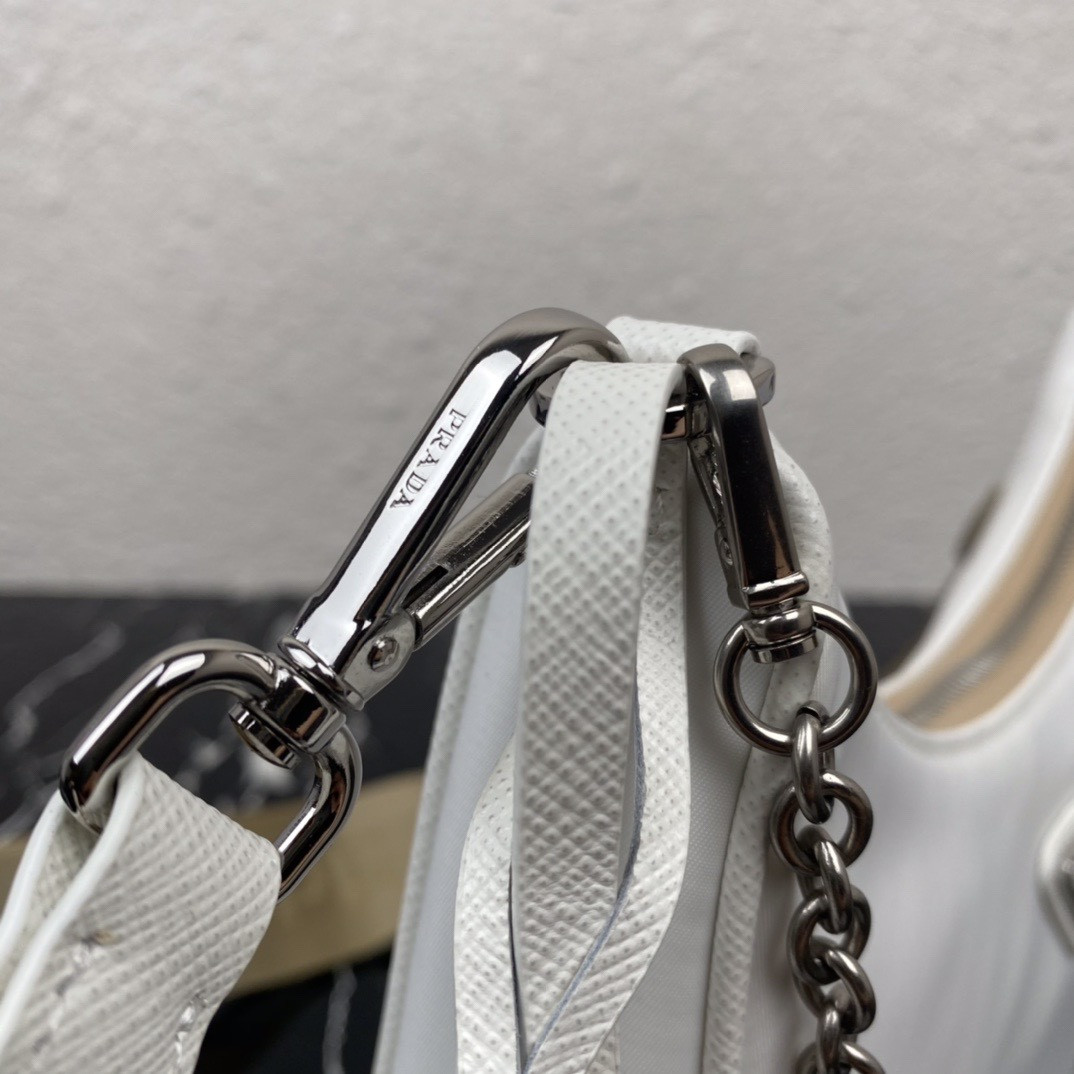 Pra*a re-edition 2005 re-nylon bag white