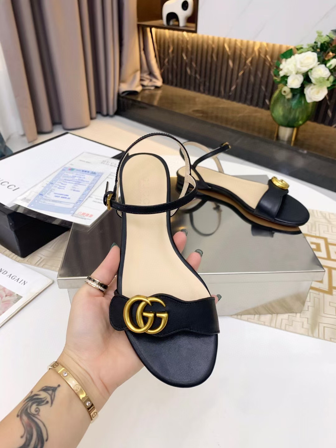 ua G*u*i horsebit flat sandal