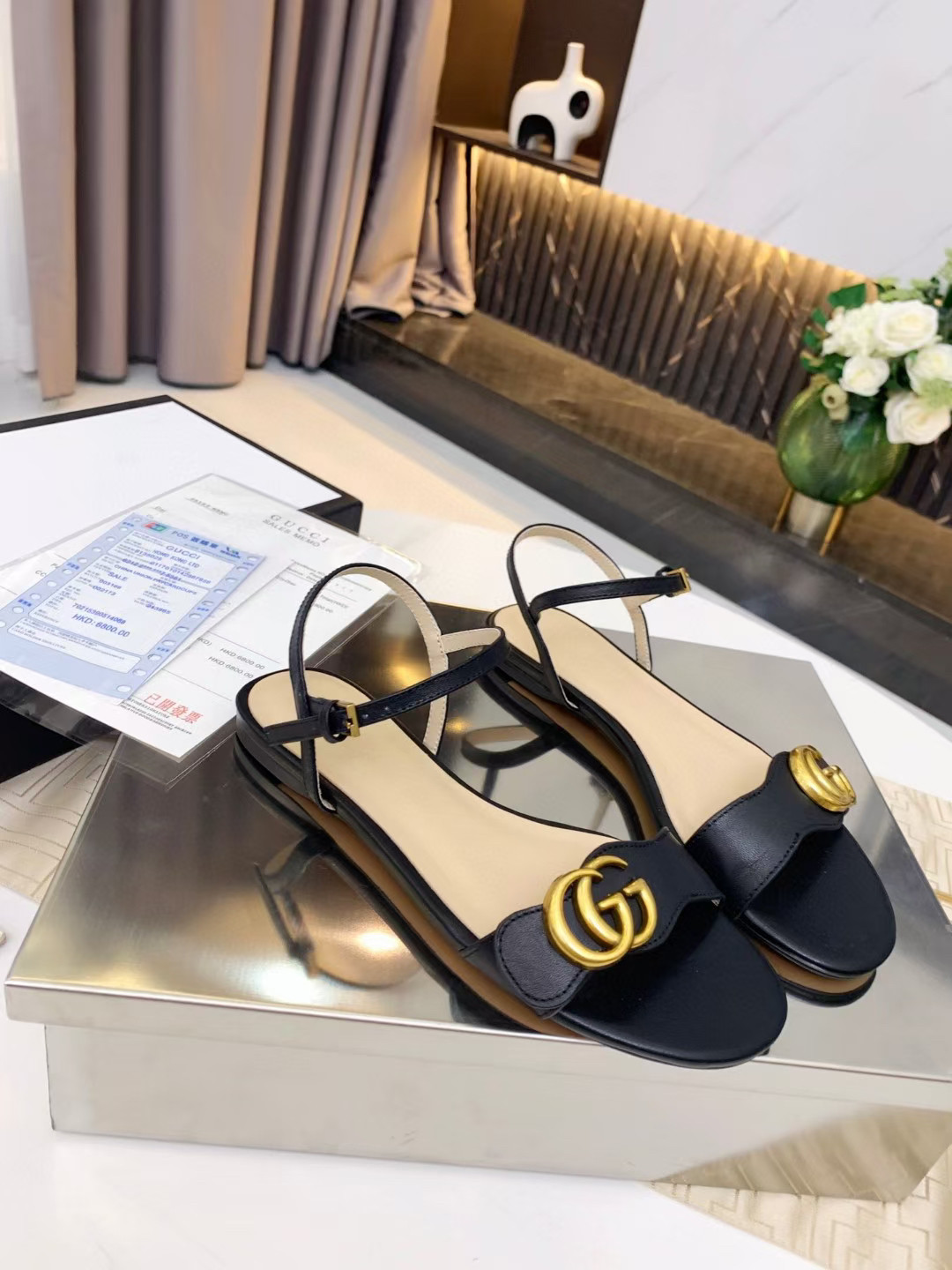 ua G*u*i horsebit flat sandal