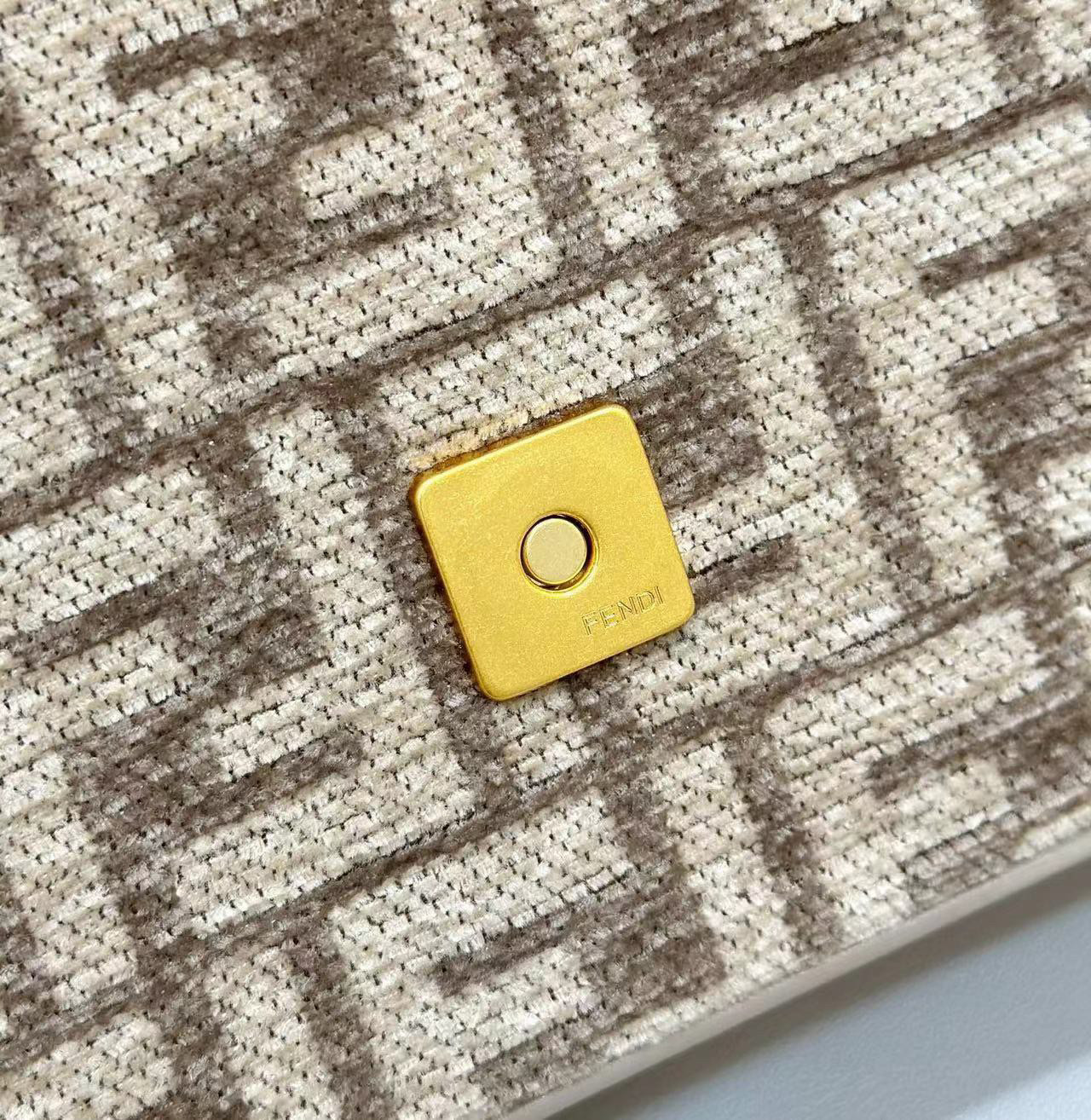 F**di baguette chain midi 24x14.5x7cm